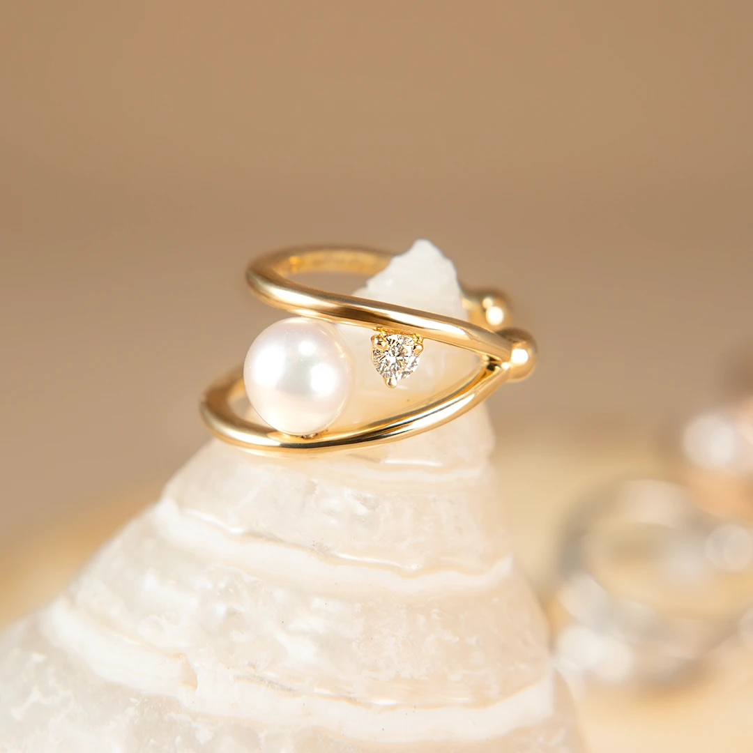 Clamp pearl ear cuff
